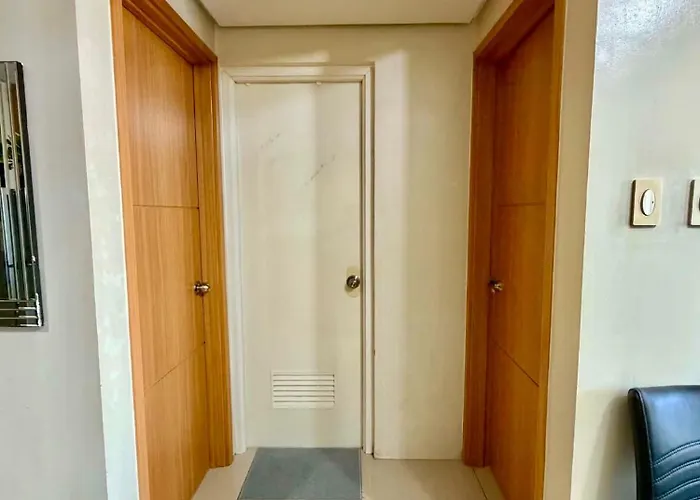 Cozy Corner Staycation Apartahotel *